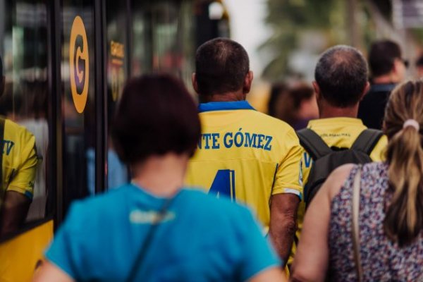 Dispositivo especial con 15 vehículos exclusivos para el derbi UD Las Palmas-CD Tenerife