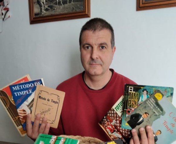 Daniel Morales expone en La Graciosa m&aacute;s de ochenta discos antiguos e hist&oacute;ricos de la m&uacute;sica folcl&oacute;rica de Canarias