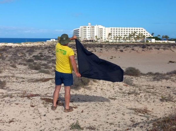 Canarias recibe cuatro &#039;Banderas Negras&#039; por mala gestión y contaminación de su litoral
