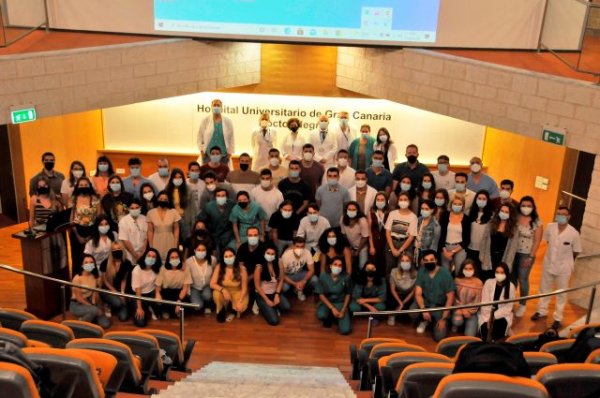 El Hospital Dr. Negrín da la bienvenida a 56 nuevos residentes