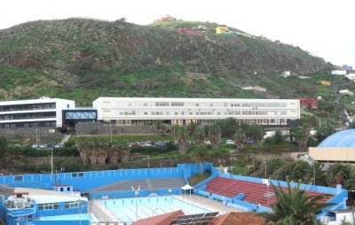 El Ayuntamiento de Gu&iacute;a licita la demolici&oacute;n del grader&iacute;o de las piscinas municipales, primer paso para el nuevo Complejo Deportivo