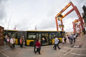 Guaguas Municipales despliega un servicio especial de lanzaderas para el concierto de la Orquesta Filarmónica en la terminal de contenedores de La Luz