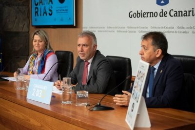 Torres invita a los canarios a consumir productos locales durante la presentación de la feria Agrocanarias