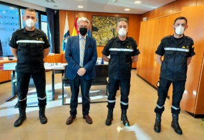 Julio P&eacute;rez recibe al nuevo comandante jefe de la Unidad Militar de Emergencias en Canarias