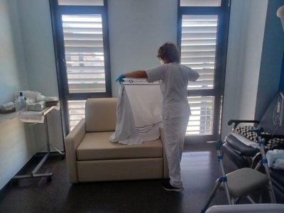 El Hospital Dr. Negrín incorpora 45 sillones en las habitaciones del área de Hospitalización