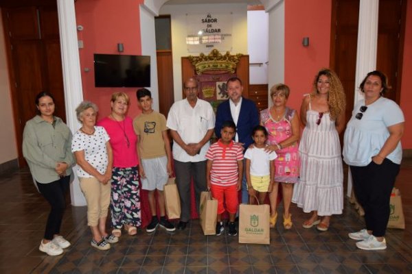 Gáldar recibe a niños y niñas saharauis participantes en el proyecto ‘Vacaciones en paz’