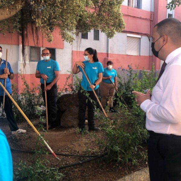 Guía: Los alumnos del Proyecto Dinamización Inclusiva 2021 explican al Alcalde los trabajos de mantenimiento
