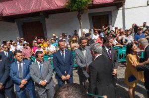 El alcalde de Agaete, Jesús González Sánchez, ha acudido hoy al acto conmemorativo del Día del Pino
