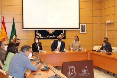 El Gobierno propone impulsar el desarrollo de varias áreas industriales de Fuerteventura para el avance del sector