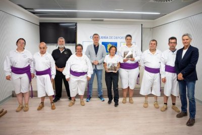 &lsquo;Garrote canario. Enganches, derribos, y acaimos&rsquo;, tercer cuaderno t&eacute;cnico de la Federaci&oacute;n Canaria de la Lucha del Garrote