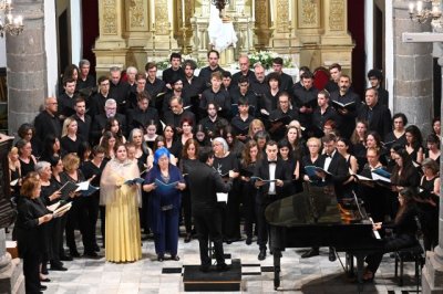 M&aacute;s de 100 voces llenaron la Iglesia de Santa Mar&iacute;a de Gu&iacute;a con el R&eacute;quiem de Mozart