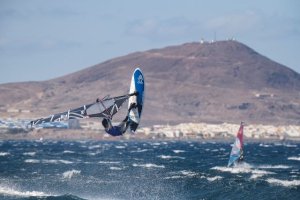 Windsurf: Los canarios Alexia y Carlos Kiefer triunfan en Pozo Izquierdo