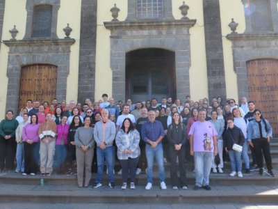 El alcalde de Guía, Alfredo Gonçalves Ferreira, da la bienvenida a las 100 personas que integran los cinco nuevos PFAEs