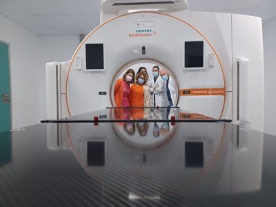 La directora del SCS visita el servicio de Oncolog&iacute;a Radioter&aacute;pica del Hospital General de Fuerteventura