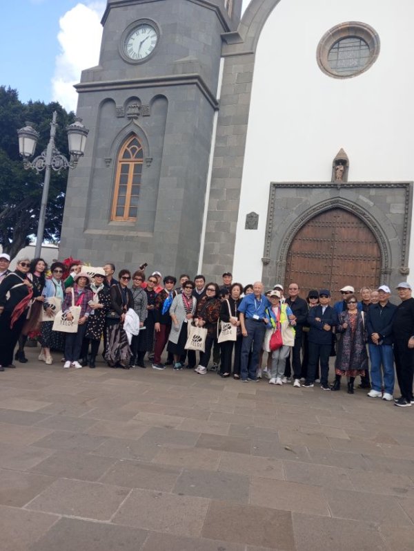 Turistas de China, siguiendo la Ruta de Samao, visitan Telde donde vivió la famosa escritora una década