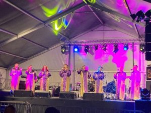 Villa de Firgas: Concierto de Rainbow G&oacute;spel Choir y actuaci&oacute;n de la Orquesta Mondrag&oacute;n