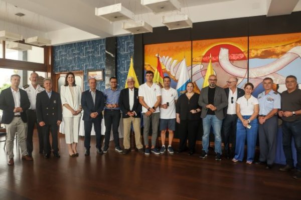 El Real Club N&aacute;utico de Gran Canaria entrega la insignia de oro a Andr&eacute;s Barrio y Joaqu&iacute;n Blanco