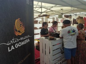 La Gomera congrega a cientos de visitantes en una jornada dedicada a la artesan&iacute;a de la isla (V&iacute;deo)