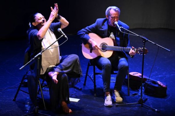 El XVIII Festival Internacional de Poesía Palabra en el Mundo contó en Guía con más de 50 poetas y los versos y canciones de Luis Pastor