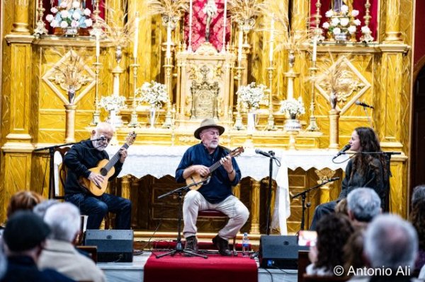 El Festival Altos de G&aacute;ldar llena la iglesia de Juncalillo con &lsquo;El Colorao&rsquo; y su m&uacute;sica de ra&iacute;z