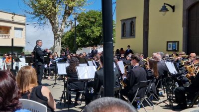 La plaza de Monta&ntilde;a Alta fue este domingo escenario de un precioso concierto de la Banda Municipal de M&uacute;sica Ciudad de Gu&iacute;a