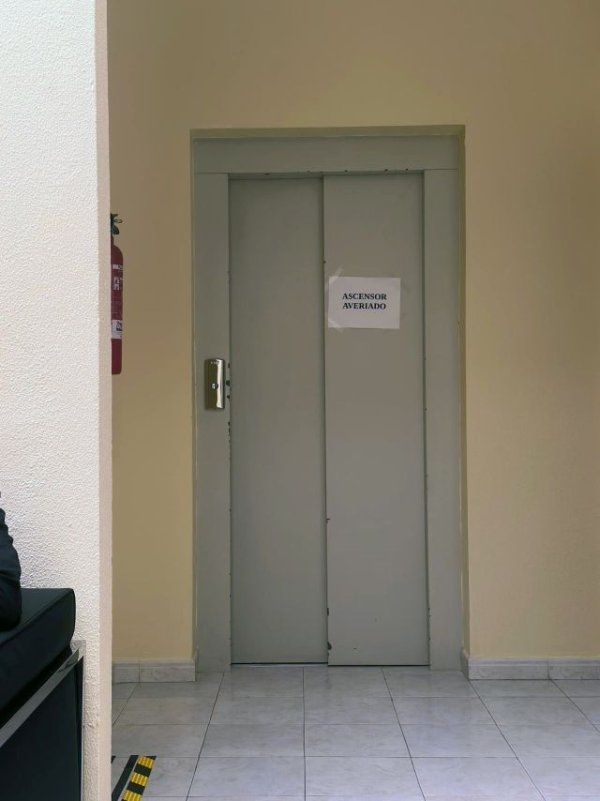 El Ayuntamiento de Gu&iacute;a lleva diez meses sin disponer de ascensor