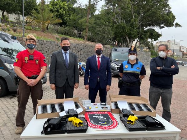 La Policía Local incorpora a su equipamiento dispositivos electrónicos de control: las pistolas ‘Taser’