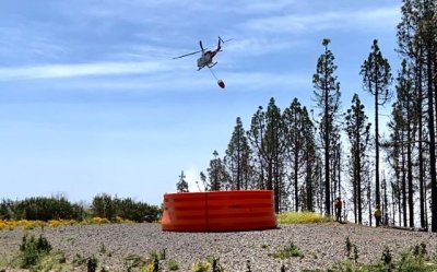 El Gobierno prueba el uso de balsas port&aacute;tiles para abastecer los helic&oacute;pteros en incendios forestales