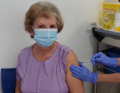 El SCS hace un env&iacute;o masivo de SMS dirigido a mayores de 60 a&ntilde;os que no han completado su pauta vacunal