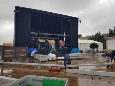 Teror: El Ayuntamiento instala una gran carpa en la Plaza de Sintes para celebrar el Carnaval durante el fin de semana
