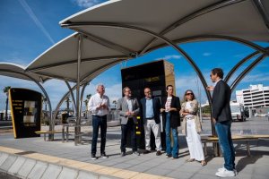 El Ayuntamiento y Guaguas Municipales supervisan la instalación de las nuevas paradas de la MetroGuagua en el Castillo de La Luz