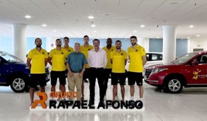 Voleibol: Los jugadores estrenan coche: El CV Guaguas y el Grupo Rafael Afonso renuevan su compromiso