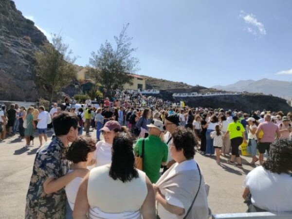 La ciudadan&iacute;a exige en La Aldea la paralizaci&oacute;n de la macrogranja marina proyectada por Gran Canaria Bass Company SL con una protesta por mar y tierra