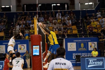 Voleibol: El CV Guaguas conquista la imbatida cancha de Almer&iacute;a (1-3) y ya piensa en su pr&oacute;xima final Europea