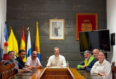 La Aldea de San Nicolás avanza en la mejora del servicio del taxi con una reunión de coordinación con el sector