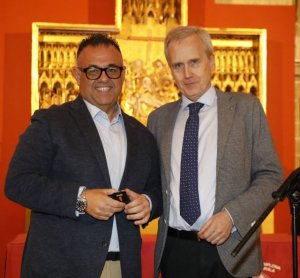 El director del SCS recibe la insignia de oro de la Sociedad Española de Neumología y Cirugía Torácica