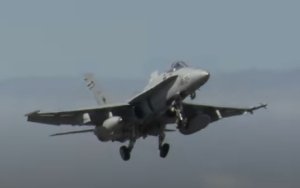 Entrenamiento conjunto de los Eurofighter Typhoon del Ala 11 y los F-18 Hornet del Ala 46 en el archipi&eacute;lago canario (V&iacute;deo)