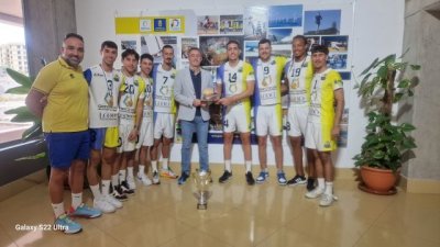 Francisco Castellano recibe y felicita al CV SUAC Canarias tras su ascenso a la Primera Nacional Masculina de Voleibol