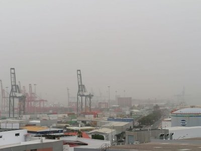 Sanidad recomienda a las personas m&aacute;s sensibles tomar precauciones ante la presencia de calima