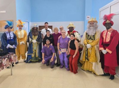 Gáldar: Los Reyes Magos reparten ilusión a las personas mayores de la Residencia y Centro de Día Genoveva Pérez