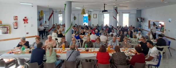 Fraternidad, sabor y alegr&iacute;a entre los clubes de mayores de G&aacute;ldar en su tradicional almuerzo navide&ntilde;o