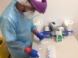 Sanidad constata 318 nuevos casos de covid-19 en personas de más de 60 años desde el pasado viernes