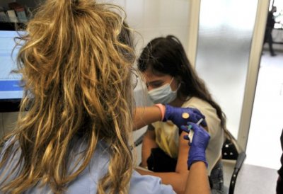 Sanidad recuerda que la dosis de refuerzo contra la covid-19 est&aacute; indicada para las personas mayores de 12 a&ntilde;os