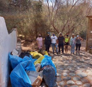 La Aldea: Un grupo de personas voluntarias recoge 36,8 kilos de residuos de El Humedal de La Marciega