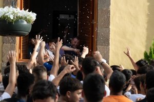 G&aacute;ldar: La diversi&oacute;n de la Batalla de Flores y del concierto de Pastora Soler cierran el D&iacute;a de Santiago