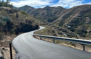 G&aacute;ldar: El Ayuntamiento asfalta el Camino La Vecindad, en Juncalillo