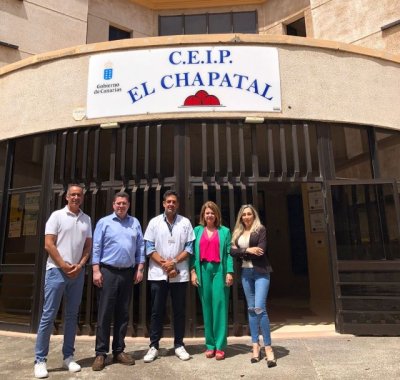 Elizabeth Hern&aacute;ndez visita el CEIP El Chapatal para conocer las acciones del proyecto de Enfermer&iacute;a Escolar del SCS