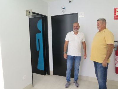 El Ayuntamiento de Gu&iacute;a reabre los ba&ntilde;os p&uacute;blicos del casco hist&oacute;rico, cerrados 8 meses despu&eacute;s de terminadas las obras