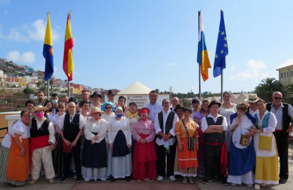 Pedro Rodríguez compartió con los usuarios del Centro Ocupacional Comarcal Santa María de Guía la jornada festiva del próximo Día de Canarias