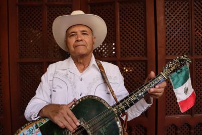 Guillermo Vel&aacute;zquez: 'M&eacute;xico no es s&oacute;lo el narco o la sordidez, sino tambi&eacute;n su luminosa tradici&oacute;n oral'